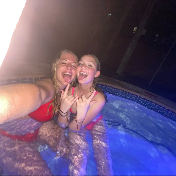 Meet your Posher, Gabby - Picture 2 of 4